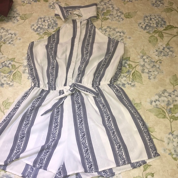 Dresses & Skirts - Super cute & sexy backless romper